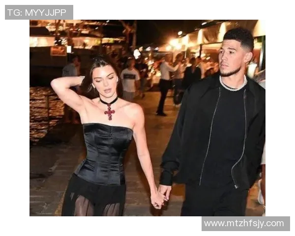 足球球星与女友甜蜜互动 逗趣瞬间曝光让人忍俊不禁 足球球星与女友甜蜜互动 逗趣瞬间曝光让人忍俊不禁