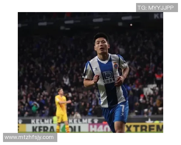 《探索足球UD球星卡的魅力与收藏价值：从历史到未来的全方位解析》